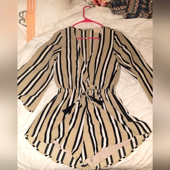 Super cute romper - Picture 1 of 2